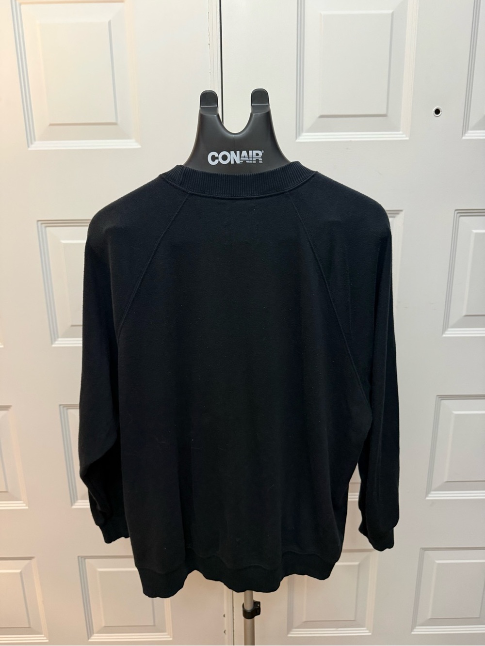 American Eagle Outfitters Black Women's Crewneck Sweatshirt - Picture 2 of 3